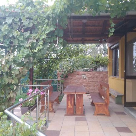 Chalupa V Merunkovem Sadu Šakvice Exterior foto