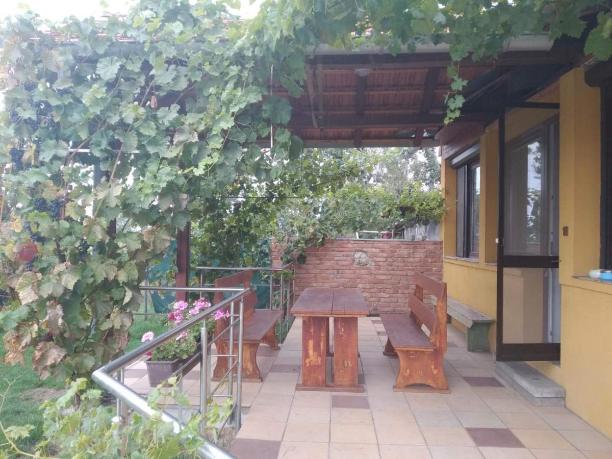 Chalupa V Merunkovem Sadu Šakvice Exterior foto