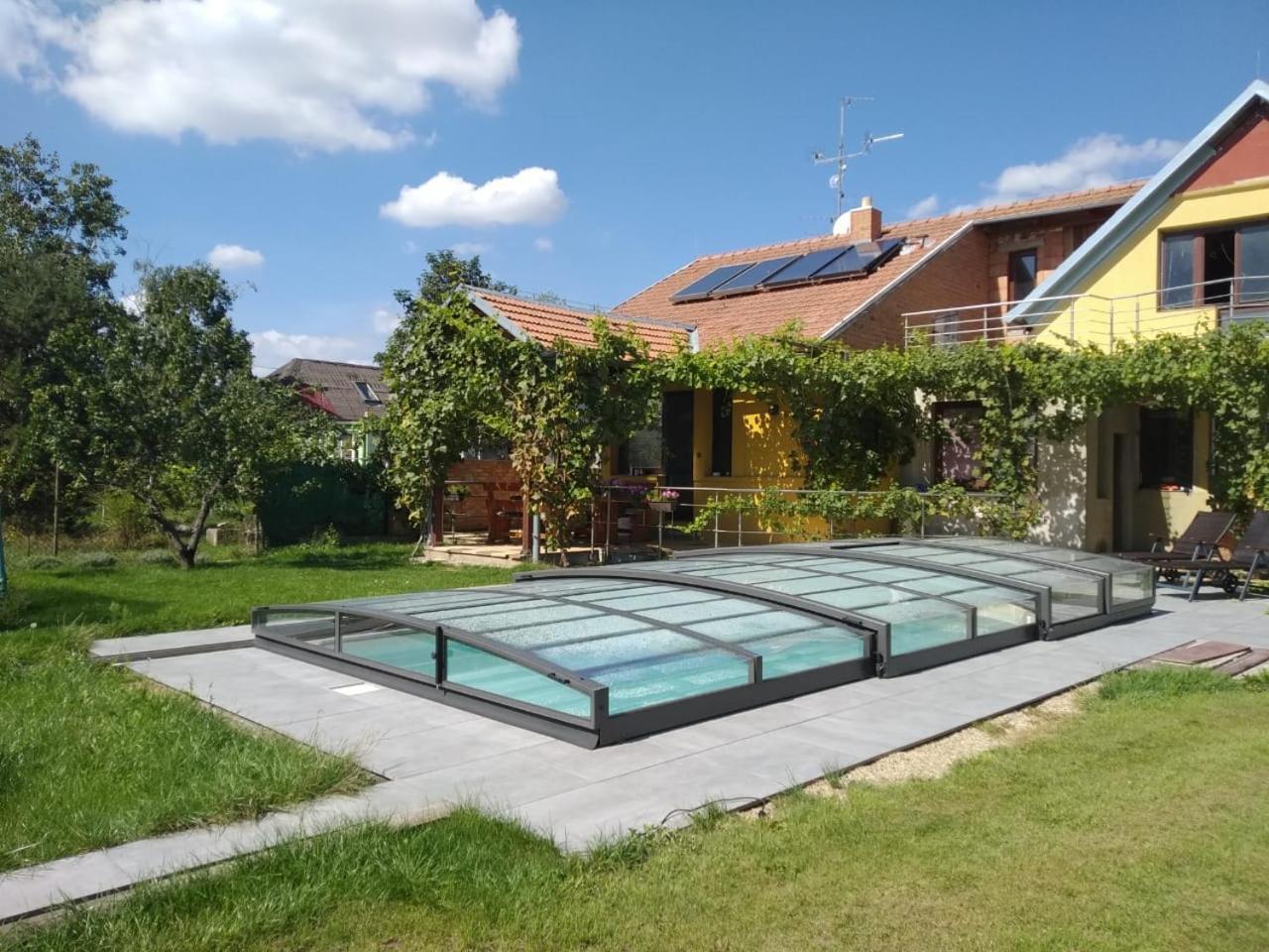 Chalupa V Merunkovem Sadu Šakvice Zimmer foto