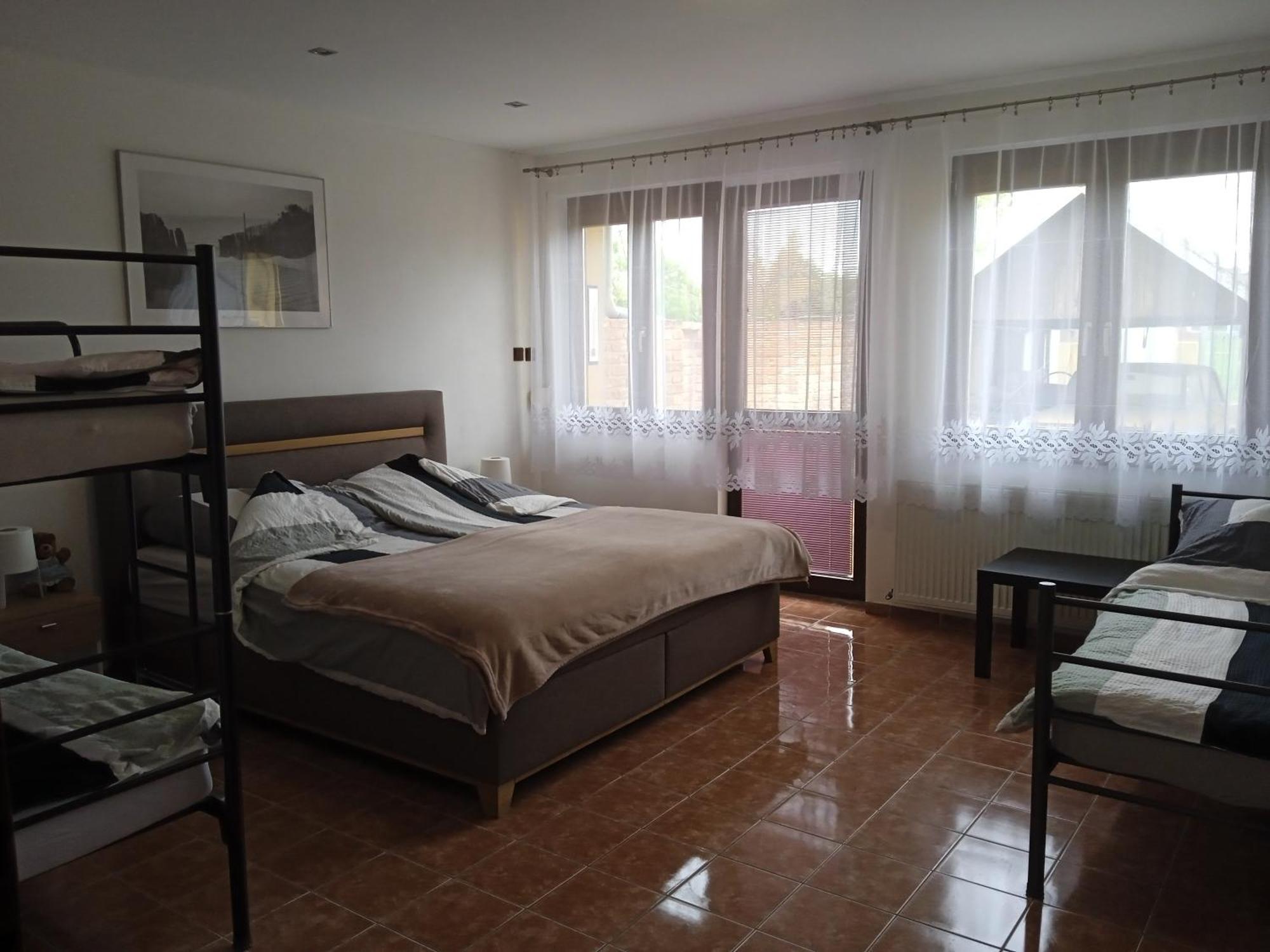 Chalupa V Merunkovem Sadu Šakvice Zimmer foto